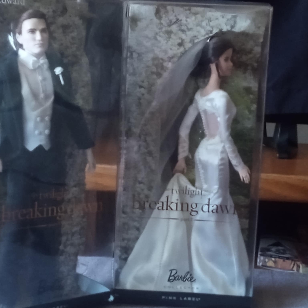 Breaking Dawn Dolls Edward And Bella Wedding  Barbie Pink Label